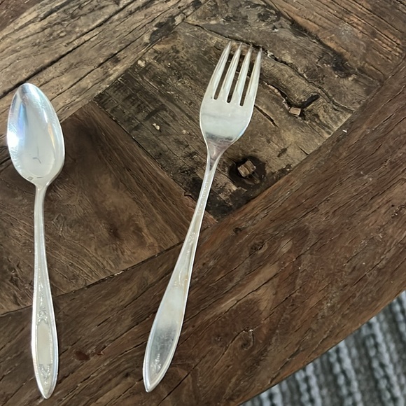 Vintage Oneida 5 pc flatware set: - Picture 6 of 16